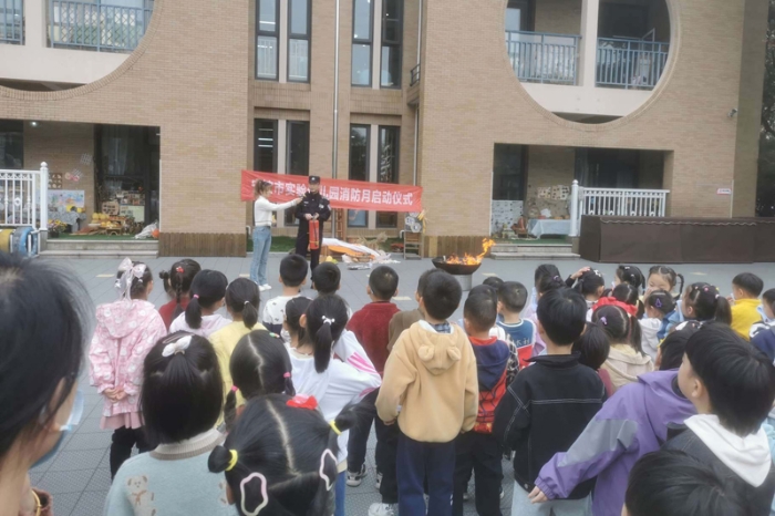 望春派出所深入轄區幼兒園開展消防安全演習.jpg